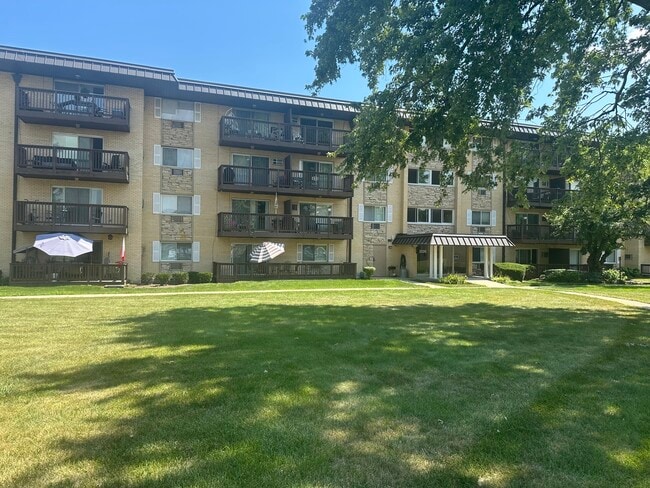 Building Photo - 2226 S Goebbert Rd
