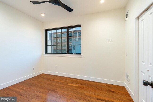 Building Photo - 412 Sepviva St