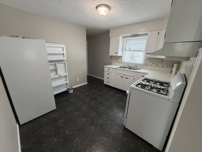 Building Photo - 5635 College Ave