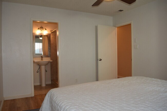 Building Photo - 5525 Forestwood Dr