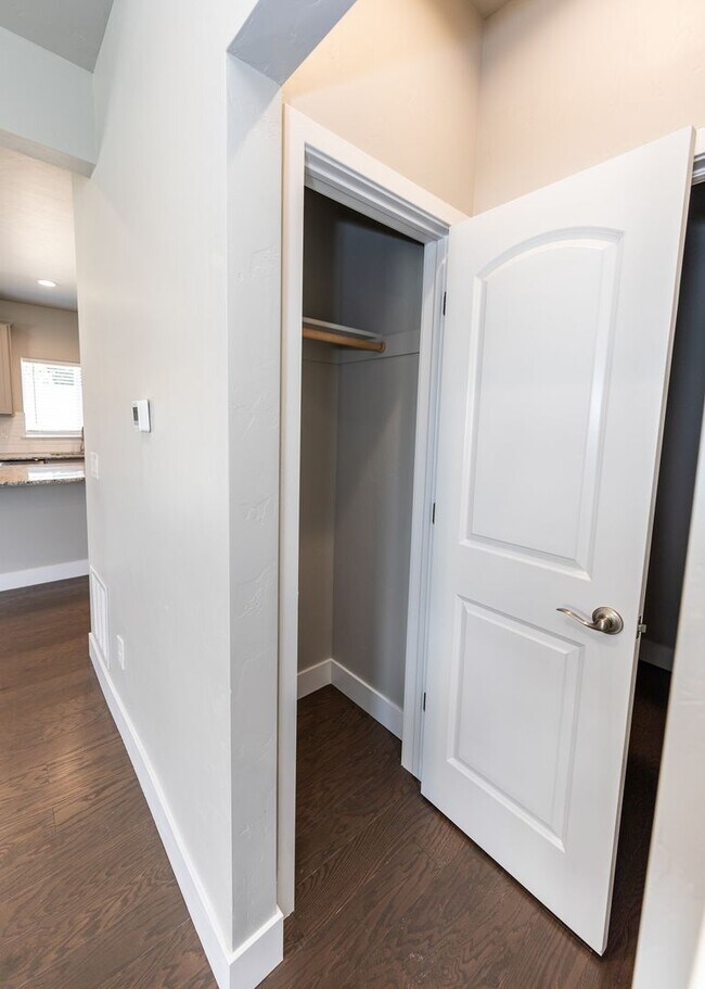 Building Photo - 3 Bedroom Contemporary Townhome off of Austin Bluffs