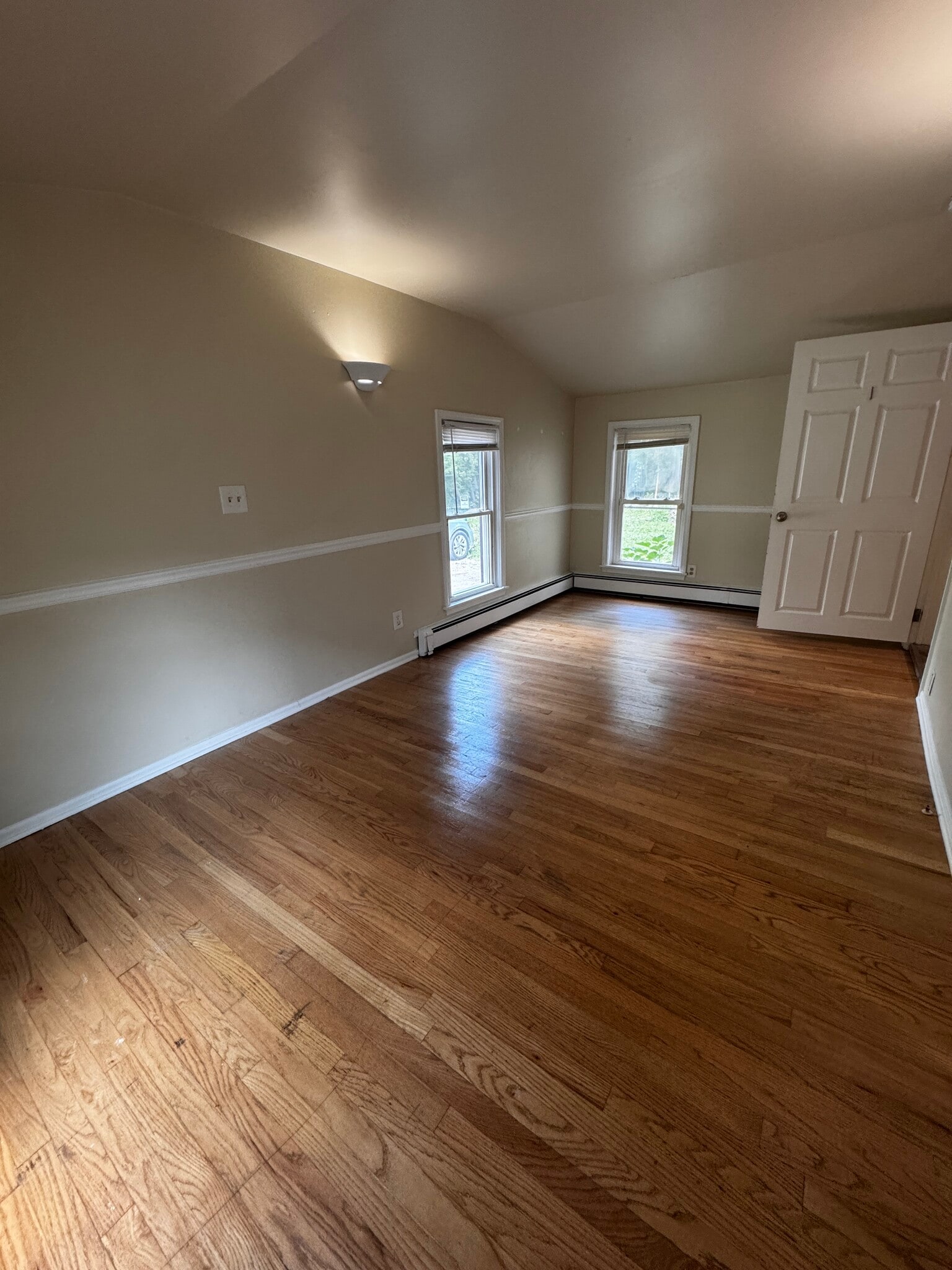 Room 1 - 410 Washtenaw Ave