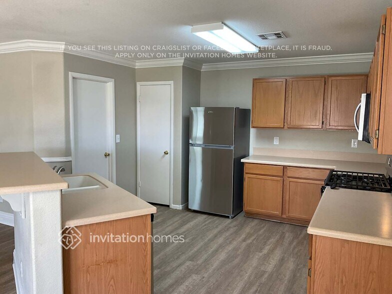 Building Photo - 633 Carlitos Ave