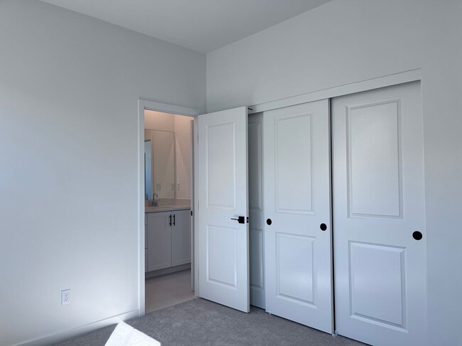 Building Photo - 4077 Pomelo Dr