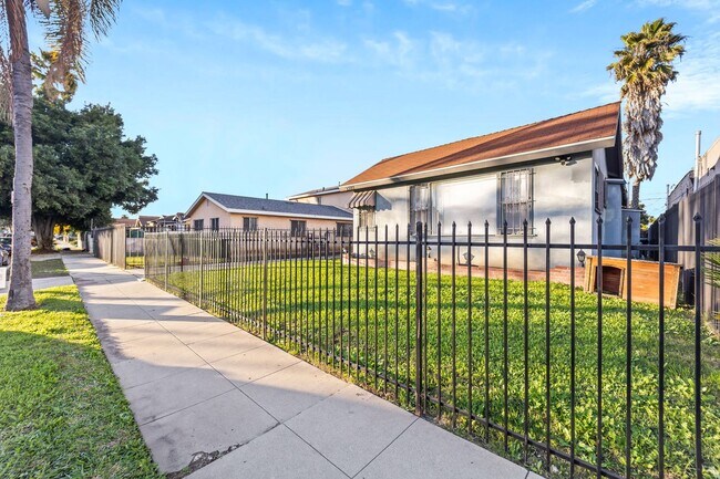 Building Photo - 1507 W 84th Pl