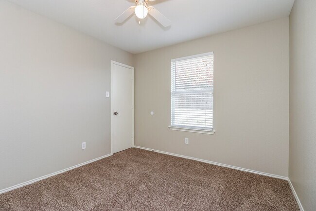 Building Photo - 2745 Briscoe Dr