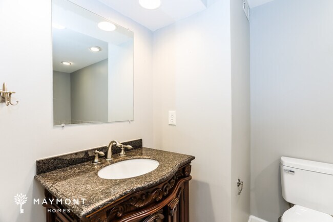 Building Photo - Charming 2-Bedroom Townhome