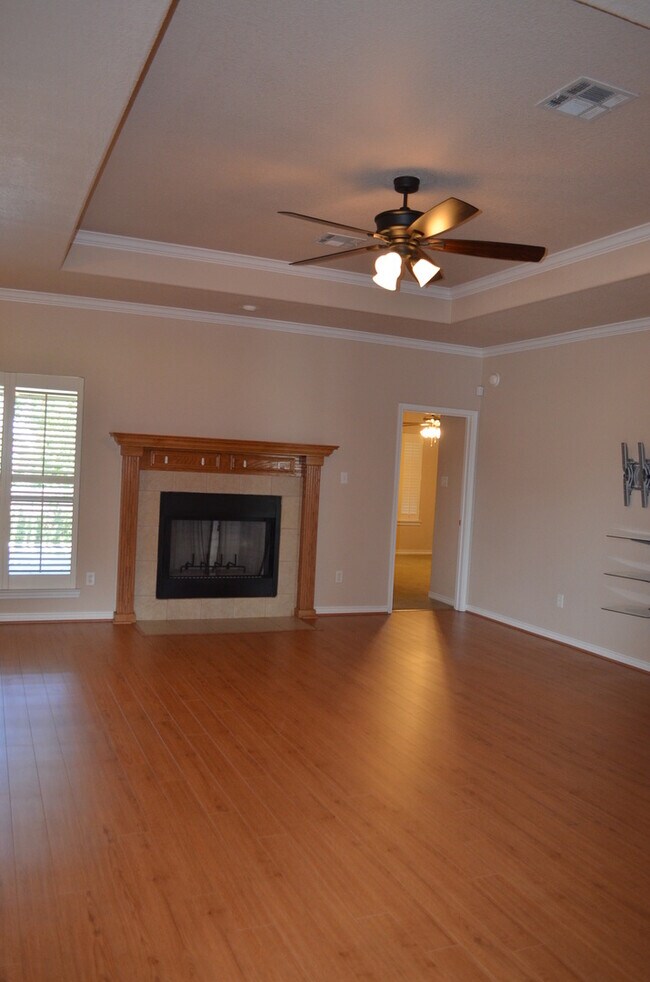 Building Photo - EXECUTIVE HOME IN COUNTRY TRAILS SUBDIVISI...