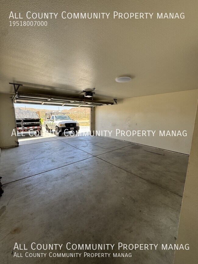 Building Photo - 58439 Palisade Dr