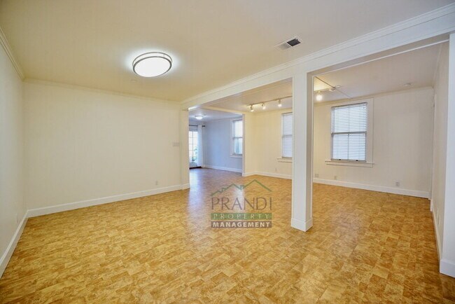 Building Photo - 521-523 C St