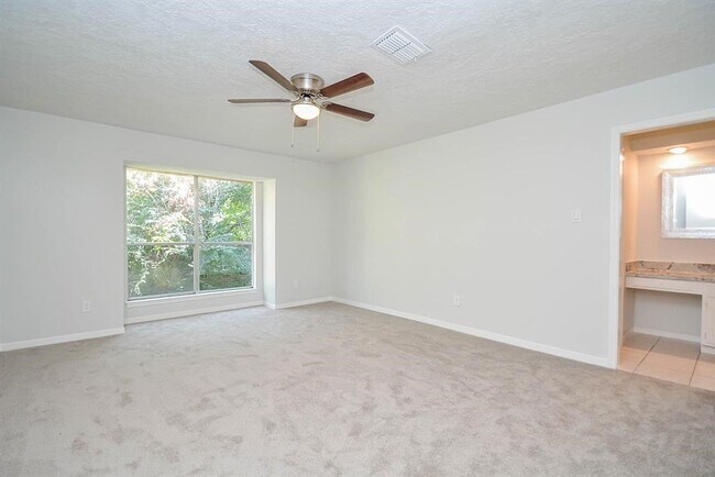 Building Photo - 978 Memorial Village Dr