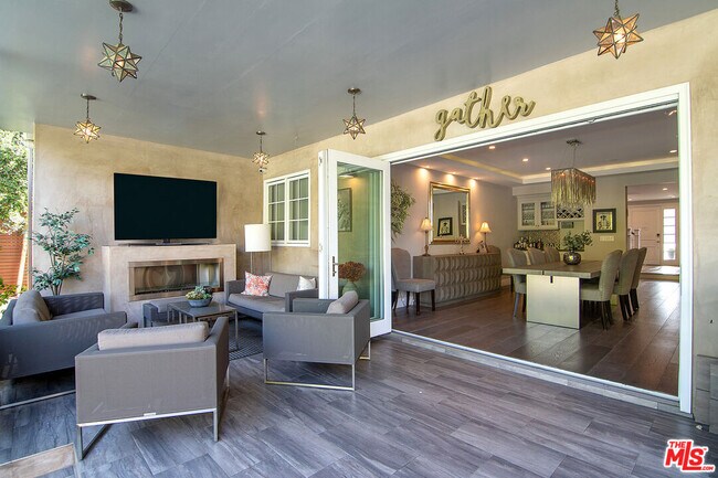 Building Photo - 9145 Sawyer St