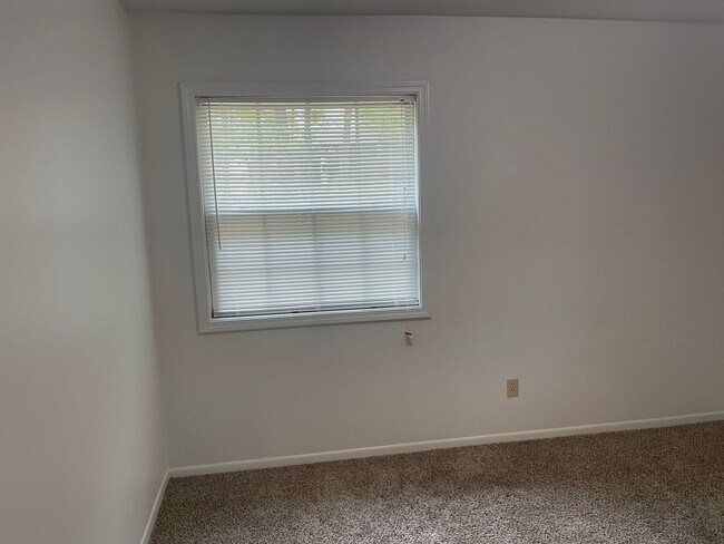 Building Photo - Modern 2-Bed, 1-Bath Oasis with Central Air and Gourmet Kitchen