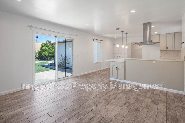 Building Photo - 2225 Mt Whitney Dr