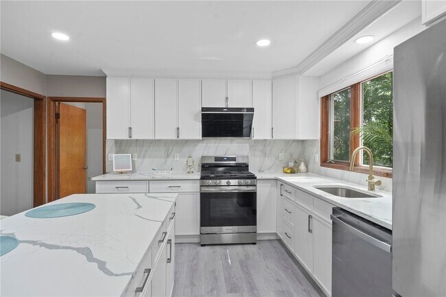 Building Photo - 318 Blackstone Ave