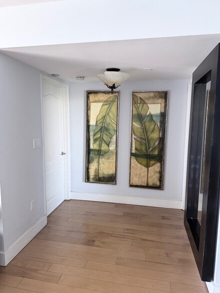 Building Photo - 1900 Purdy Ave