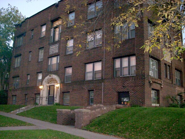 Building Photo - 234 N Mississippi River Blvd