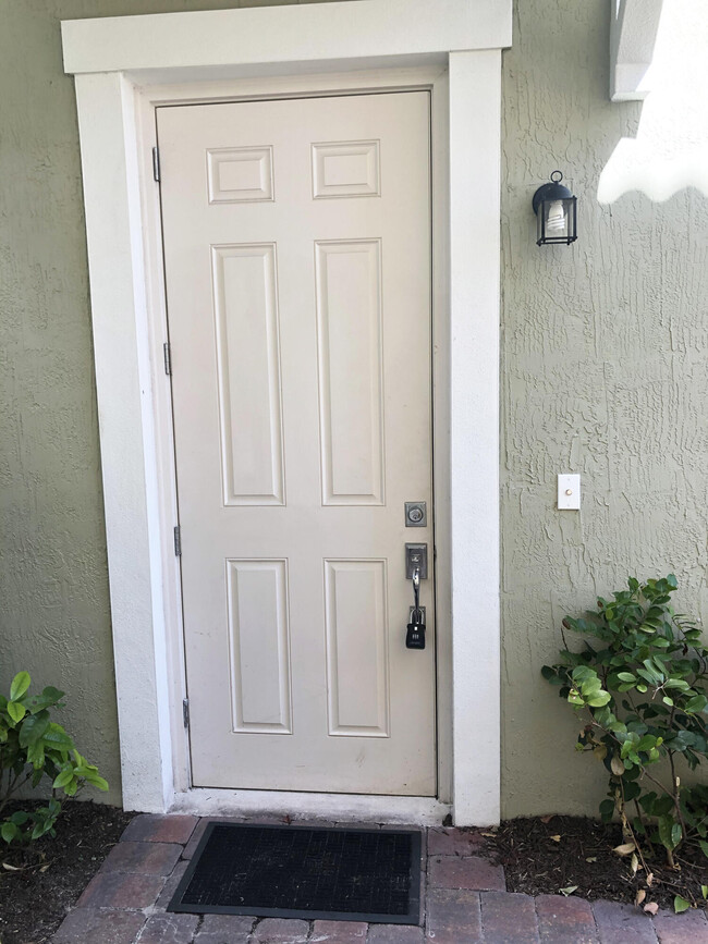 Building Photo - 1072 Community Dr