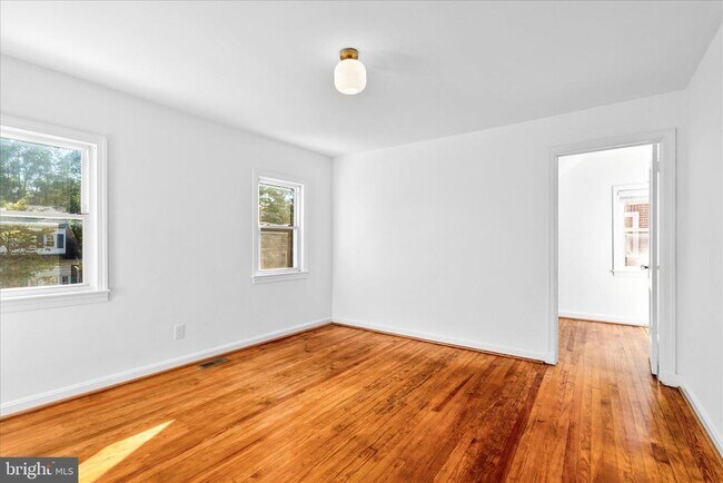Building Photo - 117 W 14th St