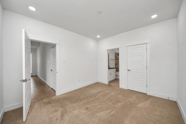 Building Photo - 4623 Cochran St