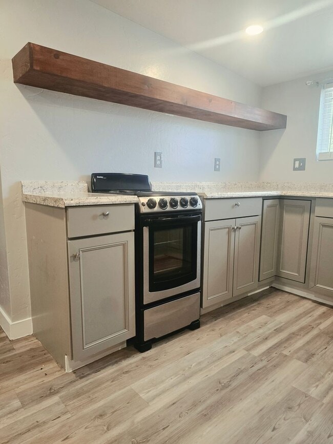 Building Photo - 307 Acoma Dr