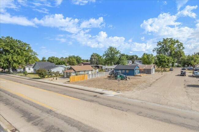 Building Photo - 205 N Fouch St