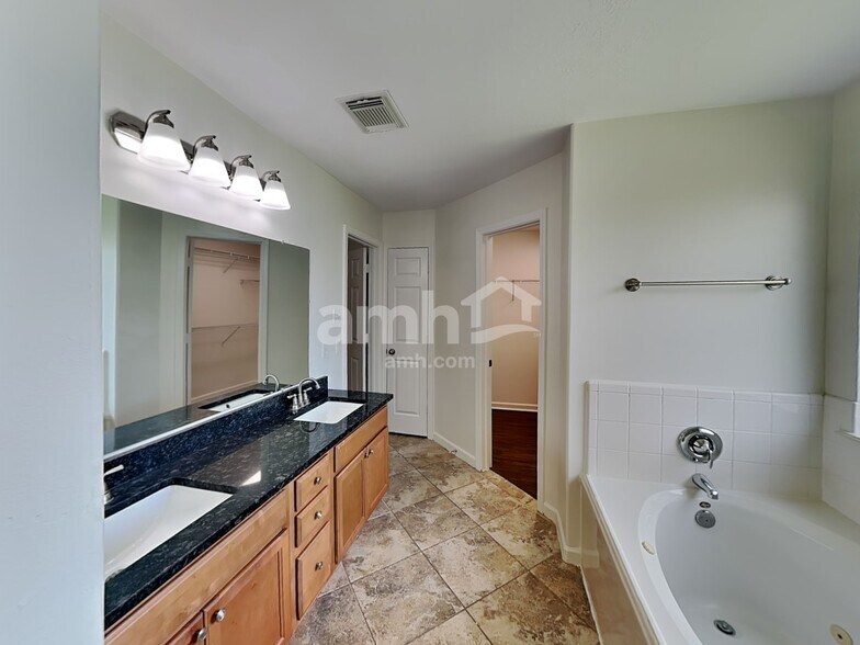 Building Photo - 15831 Aldridge Creek Ct