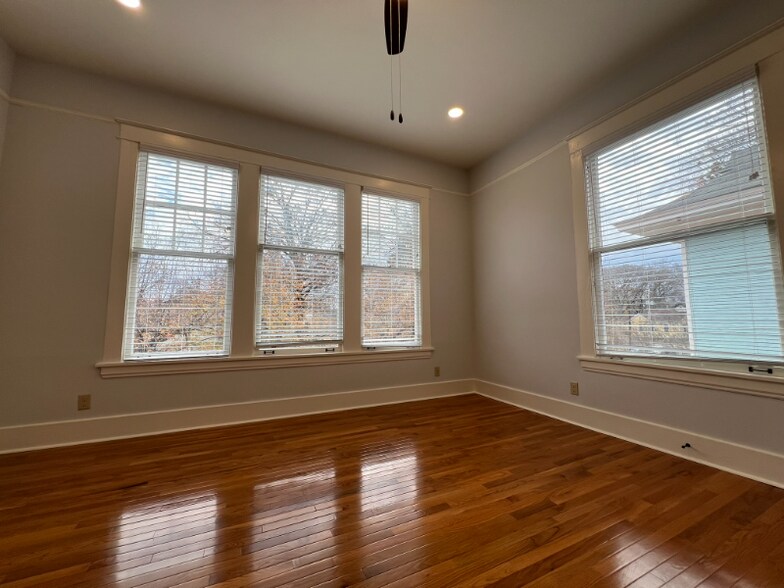 Building Photo - 516 E 8th St