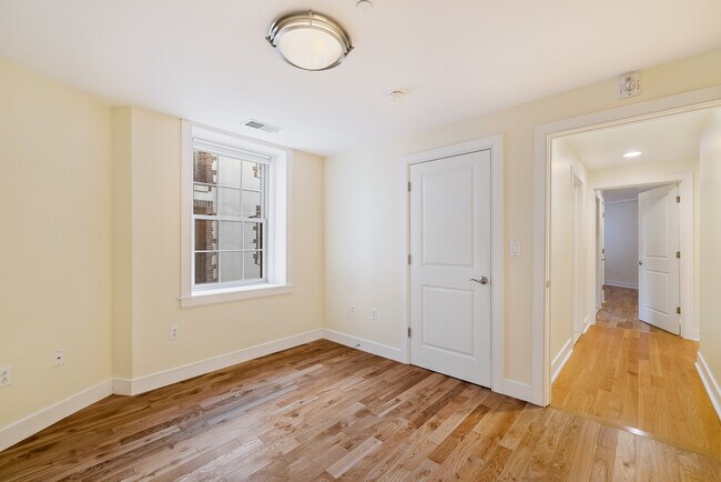 Building Photo - 4300 Spruce St