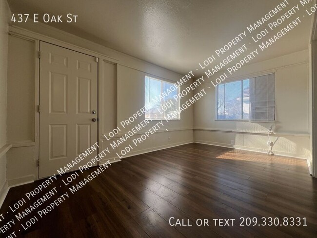 Building Photo - 437 E Oak St