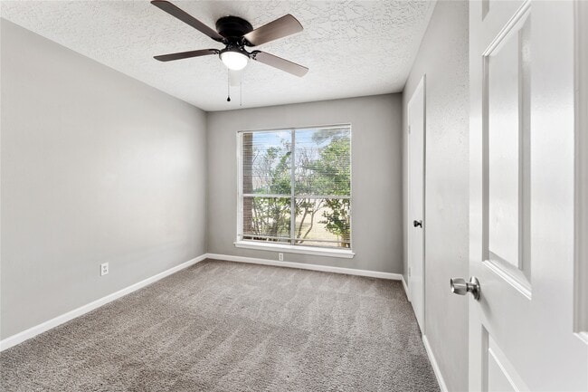 Building Photo - 1819 Freshmeadow Dr