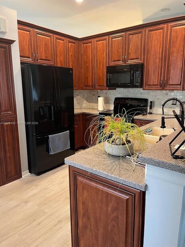 Building Photo - 761 Tanglewood Cir