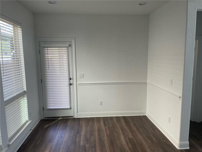 Building Photo - 300 Staunton Dr