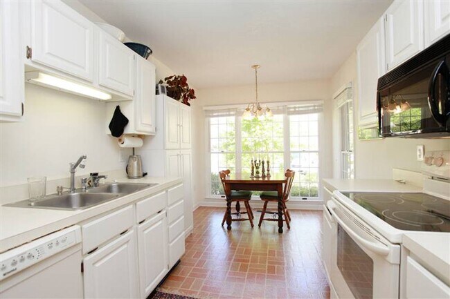 Building Photo - 104 Mallard Ct