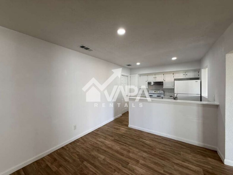 Building Photo - 5019 Starfire St