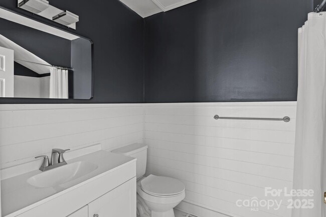 Building Photo - 765 N Church St