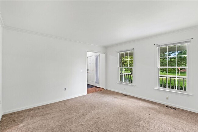 Building Photo - SHORT-TERM RENTAL