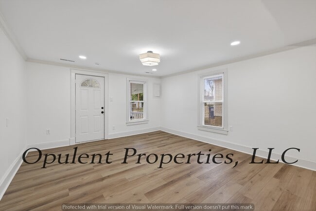 Building Photo - 1216 Stevens Ave NE