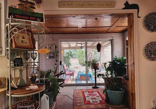 Building Photo - 101 W Calle Montana Jack