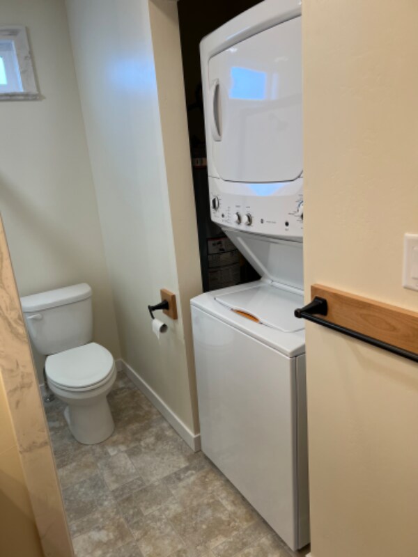 Building Photo - 31 Elm St