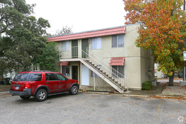 Primary Photo - Chestnut Place Apartments