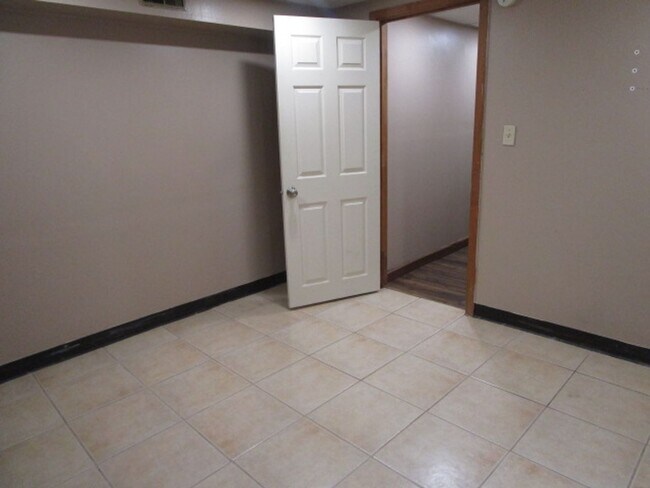 Building Photo - Fremont 1014