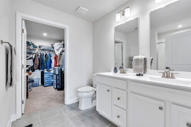 Building Photo - Modern Comfort: 3 Bed, 2.5 Bath Townhome + Primary on Main $1,875/mo rent