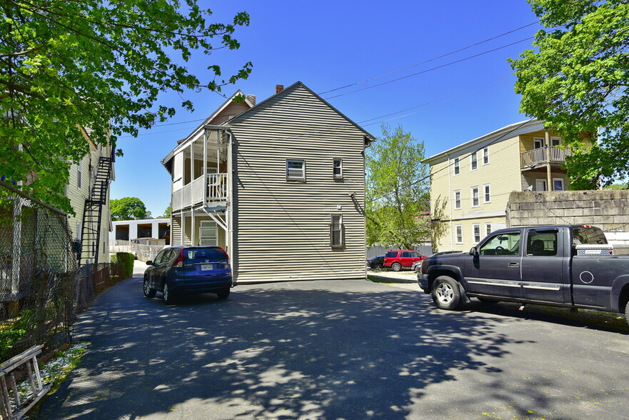 Building Photo - 10 Richfield St