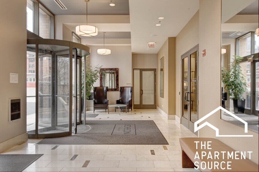 Building Photo - 353 N Desplaines St