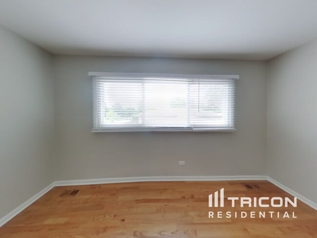 Building Photo - 1401 Oak Hill Ct