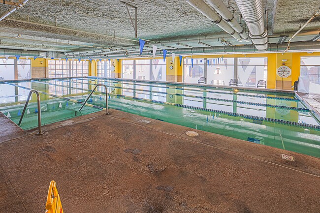 Building Photo - 675 S President St