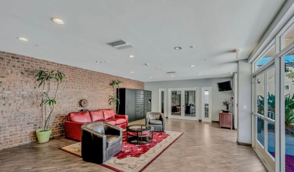Building Photo - 3740 Santa Rosalia Dr