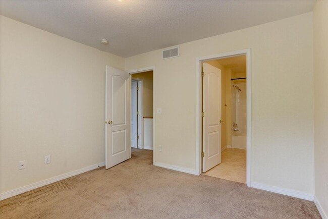 Building Photo - 930 Button Rock Dr