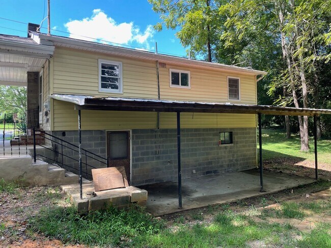 Building Photo - 2 BED, 1 BATH HOME LOCATED IN RANDLEMAN